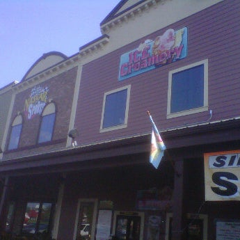 4/3/2012 tarihinde krystina m.ziyaretçi tarafından Three Bears General Store'de çekilen fotoğraf
