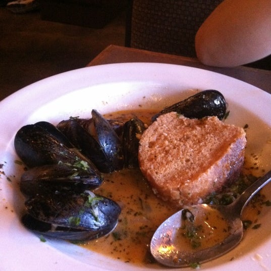 Just wanted to say they do have mussels. And they r delicious.