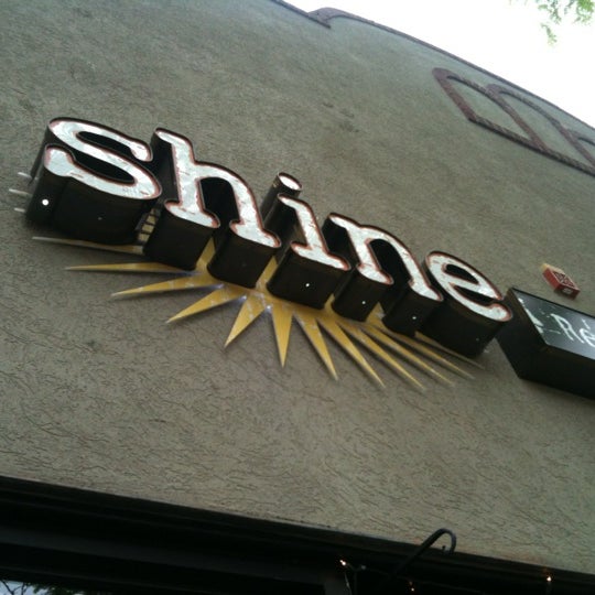 Снимок сделан в Shine Restaurant &amp; Gathering Place пользователем Mike M. 5/2/2012