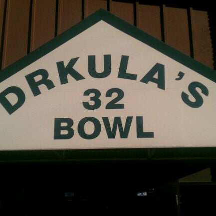 Photo taken at Drkula&#39;s 32 Bowl by Scott M. on 12/18/2011