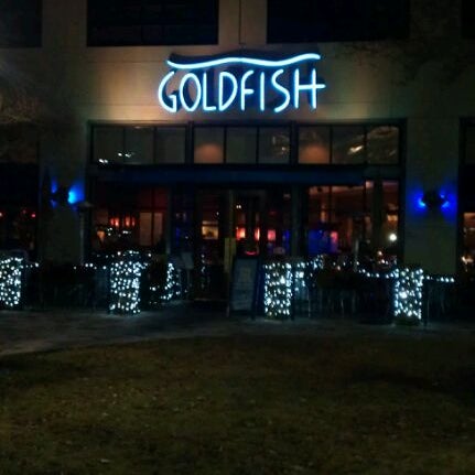 รูปภาพถ่ายที่ Goldfish โดย Christian B. เมื่อ 11/29/2011