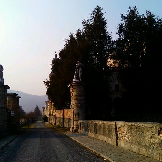 Foto diambil di Castello del Catajo oleh Andrea D. pada 3/3/2012