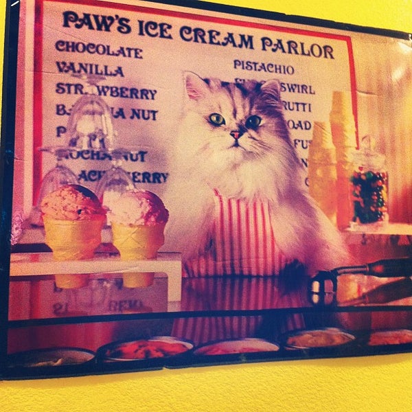 Снимок сделан в Beth Marie&#39;s Old Fashioned Ice Cream Soda Fountain- Unicorn Lake пользователем Blair H. 6/24/2012