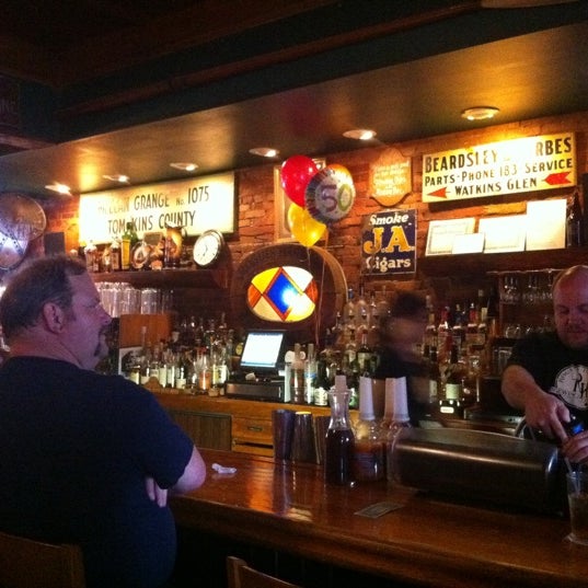Photo taken at Rogues&#39; Harbor Inn, Restaurant &amp; Brewing by Pike O. on 8/12/2011