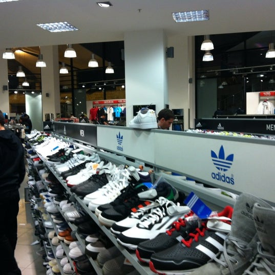 fantasma Suposición peligroso Adidas Outlet Store - Via Port