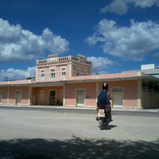รูปภาพถ่ายที่ Estação das Artes โดย Ramon G. เมื่อ 8/21/2012