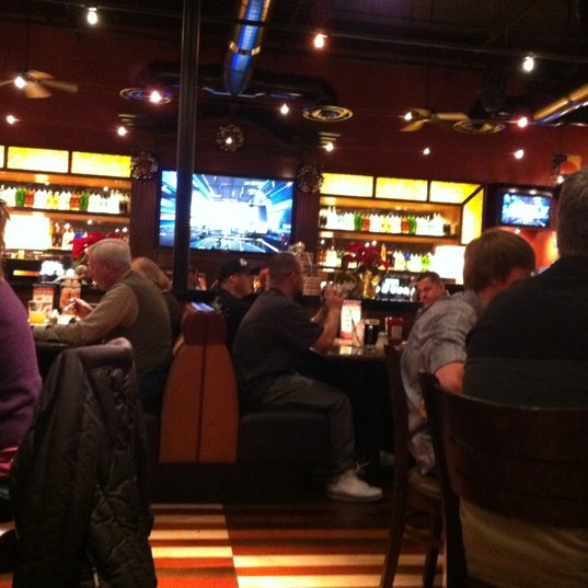 Photo taken at BJ&#39;s Restaurant &amp; Brewhouse by Jesse  W. on 12/27/2011