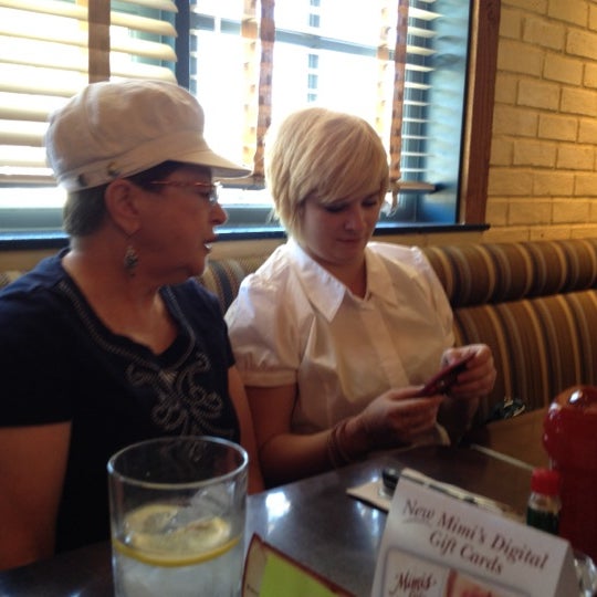 6/9/2012 tarihinde David S.ziyaretçi tarafından Mimi&#39;s Cafe'de çekilen fotoğraf