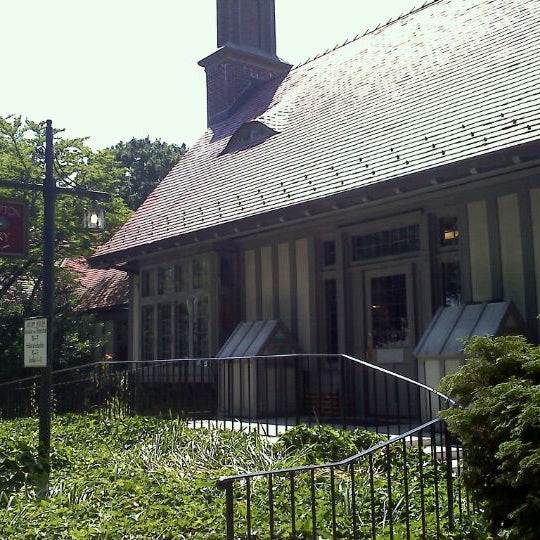 East Hampton Library Library