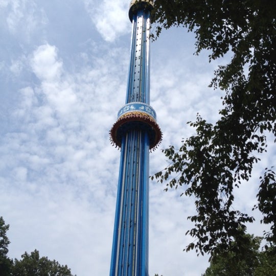 8/22/2012 tarihinde Jenierziyaretçi tarafından Mäch Tower - Busch Gardens'de çekilen fotoğraf