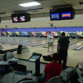 Photo taken at AMF Kissimmee Lanes by Jeje A. on 12/23/2011