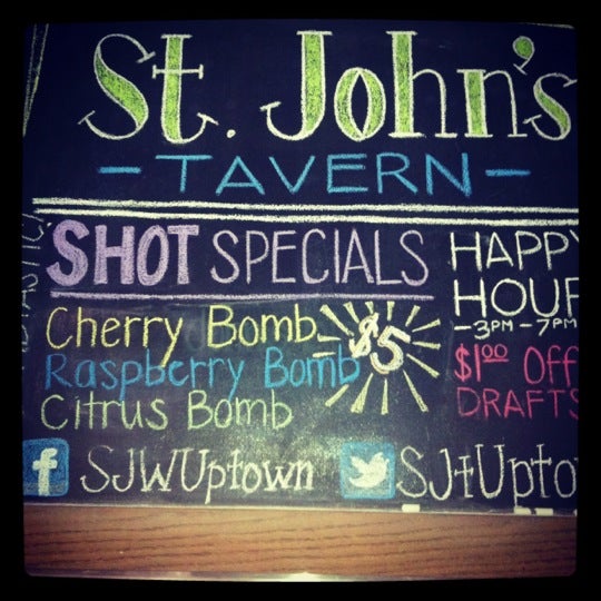 รูปภาพถ่ายที่ St. John&#39;s Tavern โดย Kati S. เมื่อ 4/21/2012