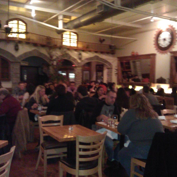 11/16/2011 tarihinde Anthony R.ziyaretçi tarafından Greek Taverna - Montclair'de çekilen fotoğraf