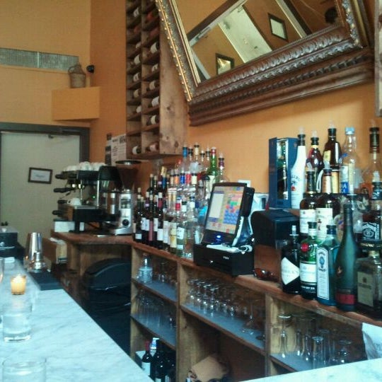 Снимок сделан в Saggio Restaurant пользователем John C. 5/24/2011