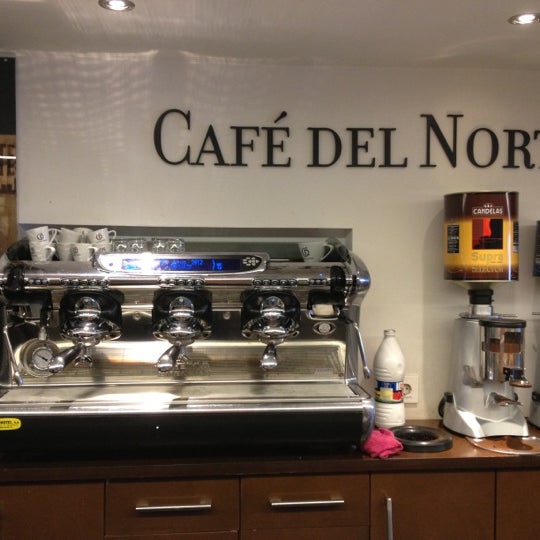 รูปภาพถ่ายที่ Café del Norte โดย Rian B. เมื่อ 6/26/2012