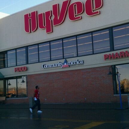 Foto tomada en Hy-Vee  por Justin F. el 1/28/2011