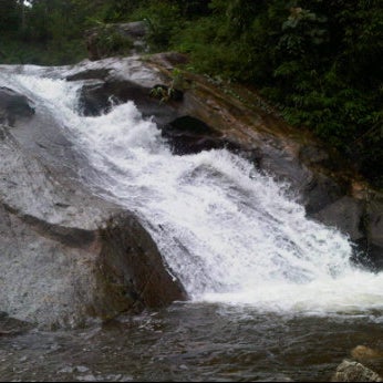 Photo taken at Moh Pang Waterfall by nuch z. on 7/11/2011
