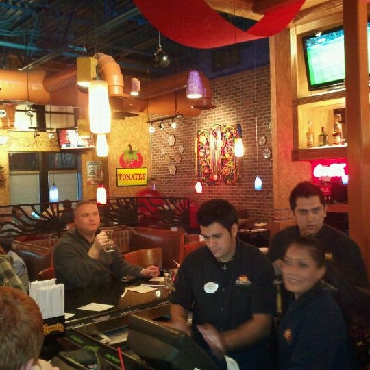 Foto tomada en La Parrilla Mexican Restaurant  por Ike P. el 2/13/2011