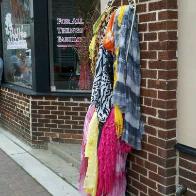 Foto diambil di Downtown Fayetteville oleh Molly A. pada 5/14/2012