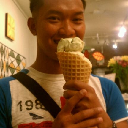 Photo taken at Skoops Ice Cream and More by Benjo M. on 9/19/2011
