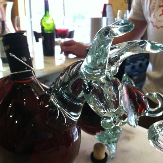 Foto tirada no(a) Uncorked: Retail Wine and Tasting Shop por Dathan K. em 7/21/2012