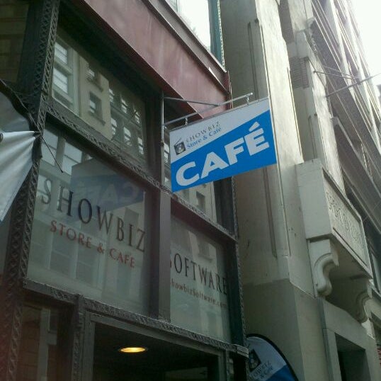 3/22/2012にAnthony L.がShowbiz Store &amp; Cafeで撮った写真