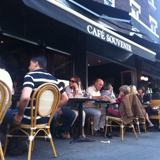 Une gargote au style parisien qui vous fera vous souvenir de vos périples européens. La terrasse est sympa!