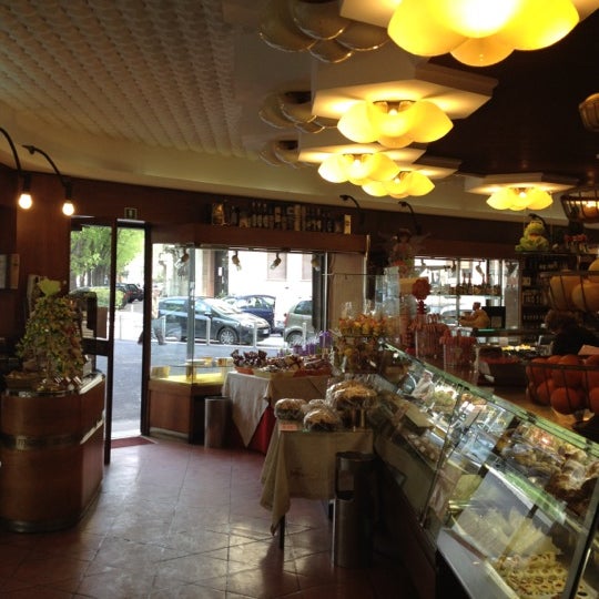 Pasticceria Vecchia Milano Cupcake Shop In Corsica