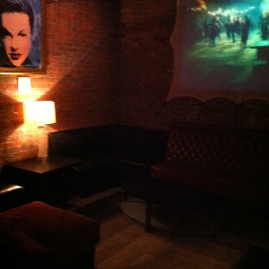 9/3/2011 tarihinde CNKY Sceneziyaretçi tarafından Below Zero Lounge'de çekilen fotoğraf