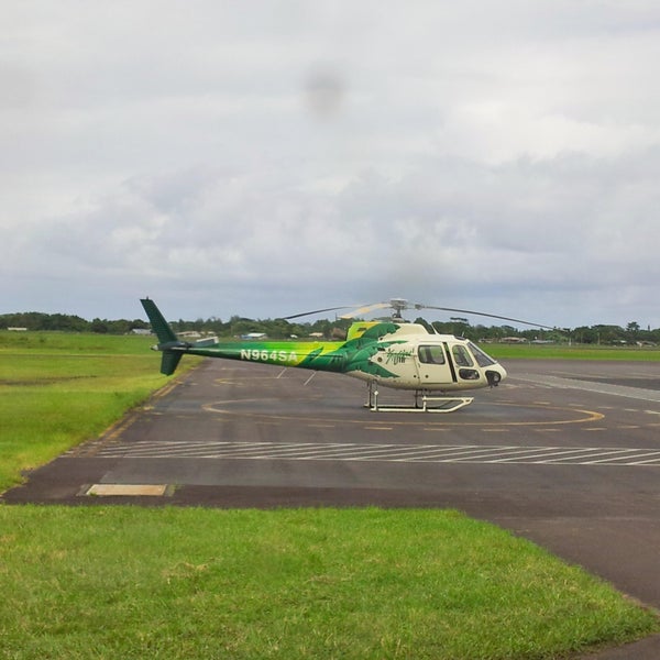 รูปภาพถ่ายที่ Safari Helicopters โดย Neil S. เมื่อ 11/25/2011
