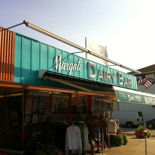 Foto diambil di Margate Dairy Bar &amp; Burger oleh LVRIII pada 8/31/2012