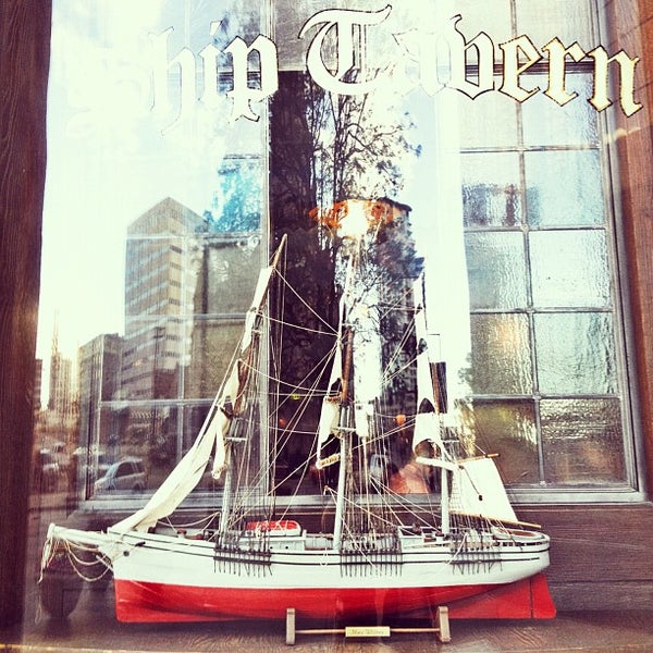 รูปภาพถ่ายที่ Ship Tavern โดย Josiah F. เมื่อ 6/10/2012