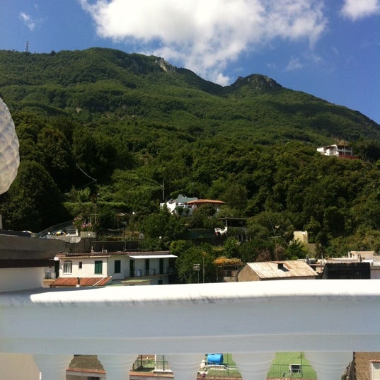 Das Foto wurde bei Terme Manzi Hotel And Spa Ischia von Ашот О. am 7/6/2012 aufgenommen