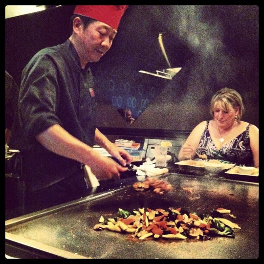 Photo prise au Kobe Teppan &amp; Sushi - Frisco par Rhiannon W. le6/2/2012