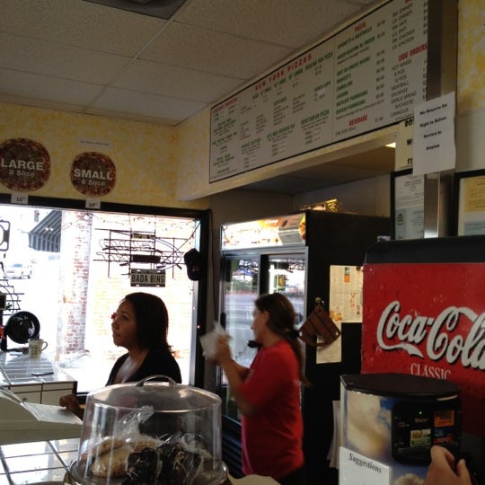 Photo taken at Tony&#39;s NY Pizzeria by Eddie V. on 7/14/2012