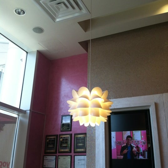 6/29/2012にVincent S.がYogurberry Frozen Yogurt Caféで撮った写真