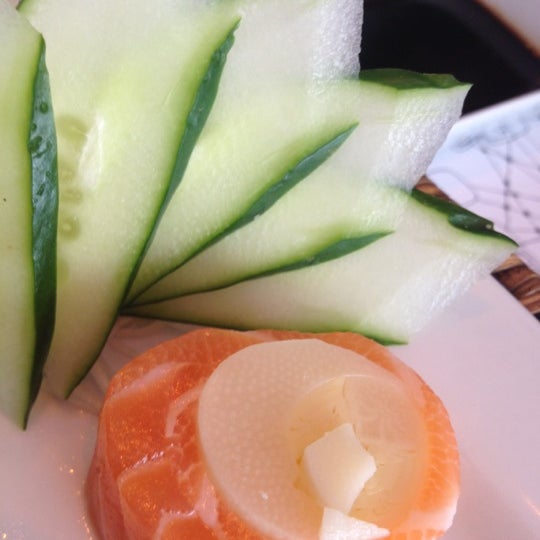 Sushi de salmão com palmito. Surpreendente.