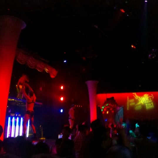 รูปภาพถ่ายที่ Krave Nightclub โดย Christopher J. เมื่อ 7/29/2012
