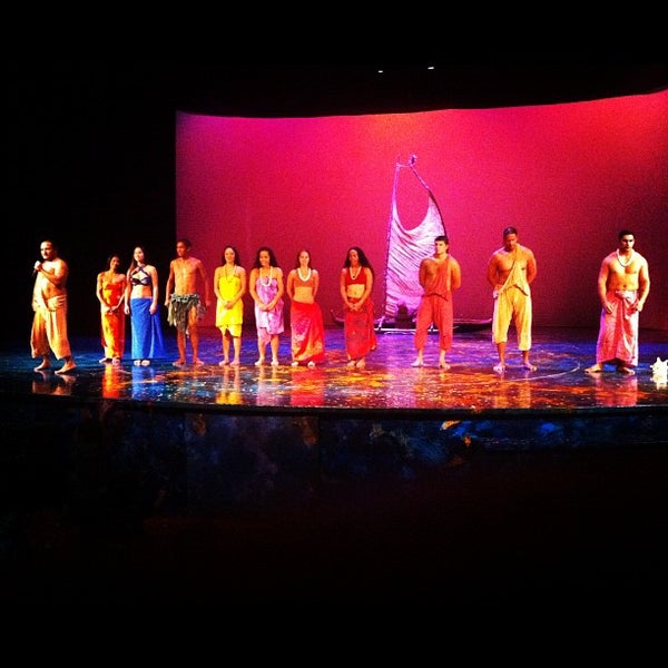 Das Foto wurde bei &#39;Ulalena at Maui Theatre von Kenton W. am 9/1/2012 aufgenommen
