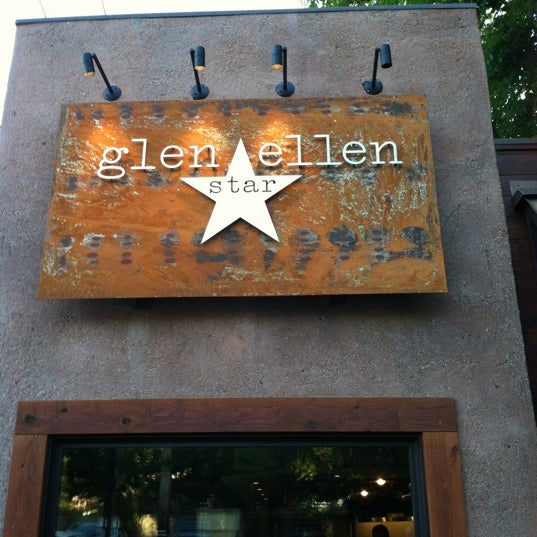 6/8/2012 tarihinde Melanie K.ziyaretçi tarafından Glen Ellen Star'de çekilen fotoğraf