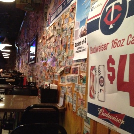 รูปภาพถ่ายที่ Cuzzy&#39;s Grill &amp; Bar โดย Kathryn K. เมื่อ 7/27/2012