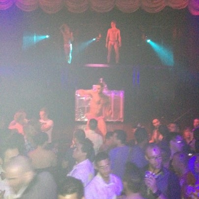 รูปภาพถ่ายที่ Krave Nightclub โดย Matt G. เมื่อ 8/19/2012