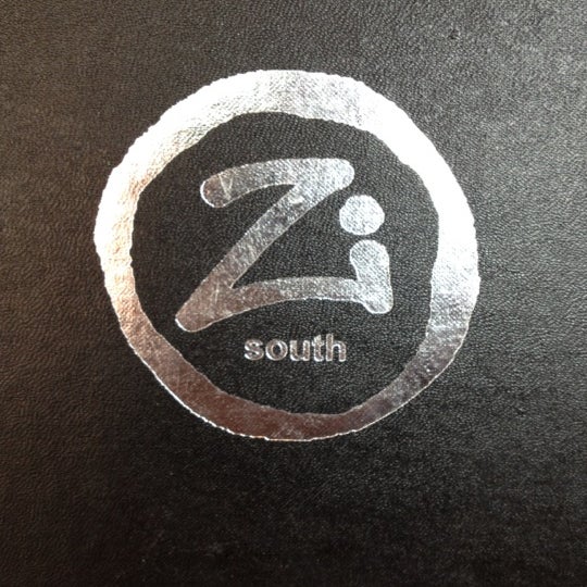 รูปภาพถ่ายที่ Zi South โดย Scott T. เมื่อ 6/3/2012