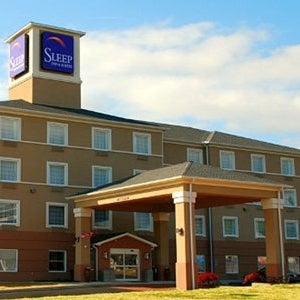 It is said that former U.S. Presidents Lincoln and Harrison slept standing up! You won't do that at this newly "Designed to Dream" Sleep Inn & Suites - Heated pool, FREE wi-fi, phone, HD TV, and more!