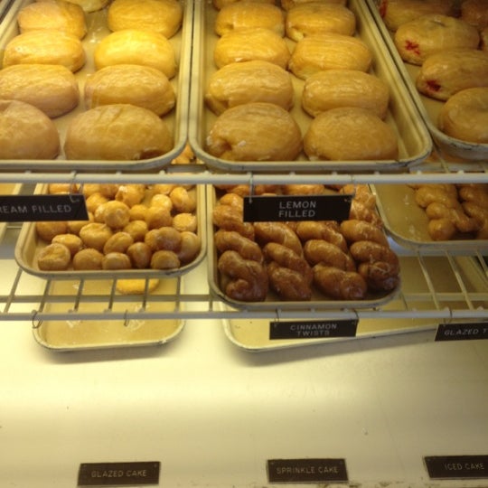 Photo taken at Ken&#39;s Donuts by Dat L. on 4/3/2012