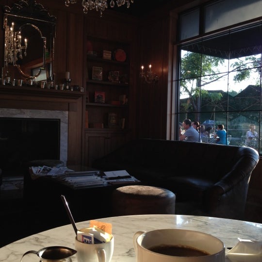 รูปภาพถ่ายที่ Craverie Chocolatier Café โดย Frances G. เมื่อ 7/13/2012