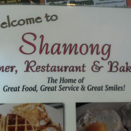 Das Foto wurde bei Shamong Diner &amp; Restaurant von Lisa M. am 6/3/2012 aufgenommen