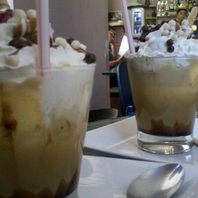 6/13/2012 tarihinde giovanna b.ziyaretçi tarafından Café Vitrola'de çekilen fotoğraf