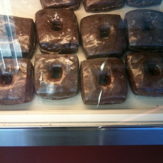 Снимок сделан в Donuts To Go пользователем George K. 2/13/2012