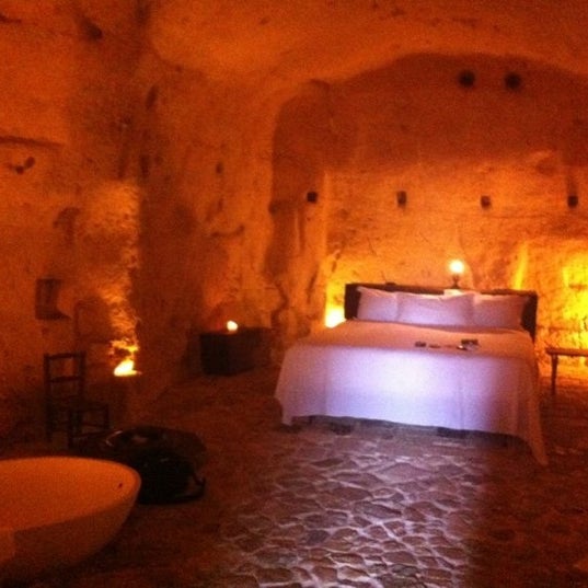 รูปภาพถ่ายที่ Sextantio | Le Grotte della Civita โดย Carlo B. เมื่อ 8/7/2012